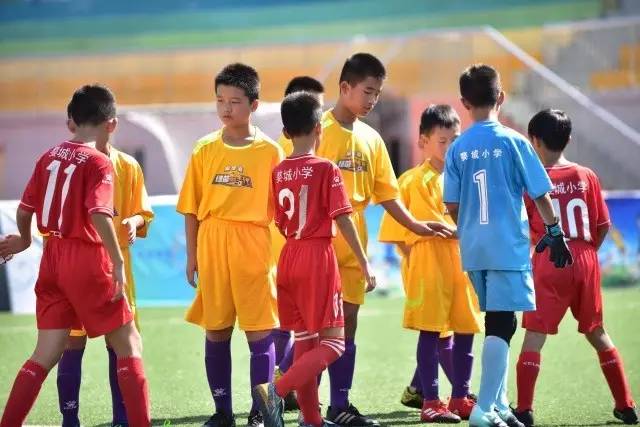 重庆铜梁龙俱乐部参加中塞青少年足球锦标赛